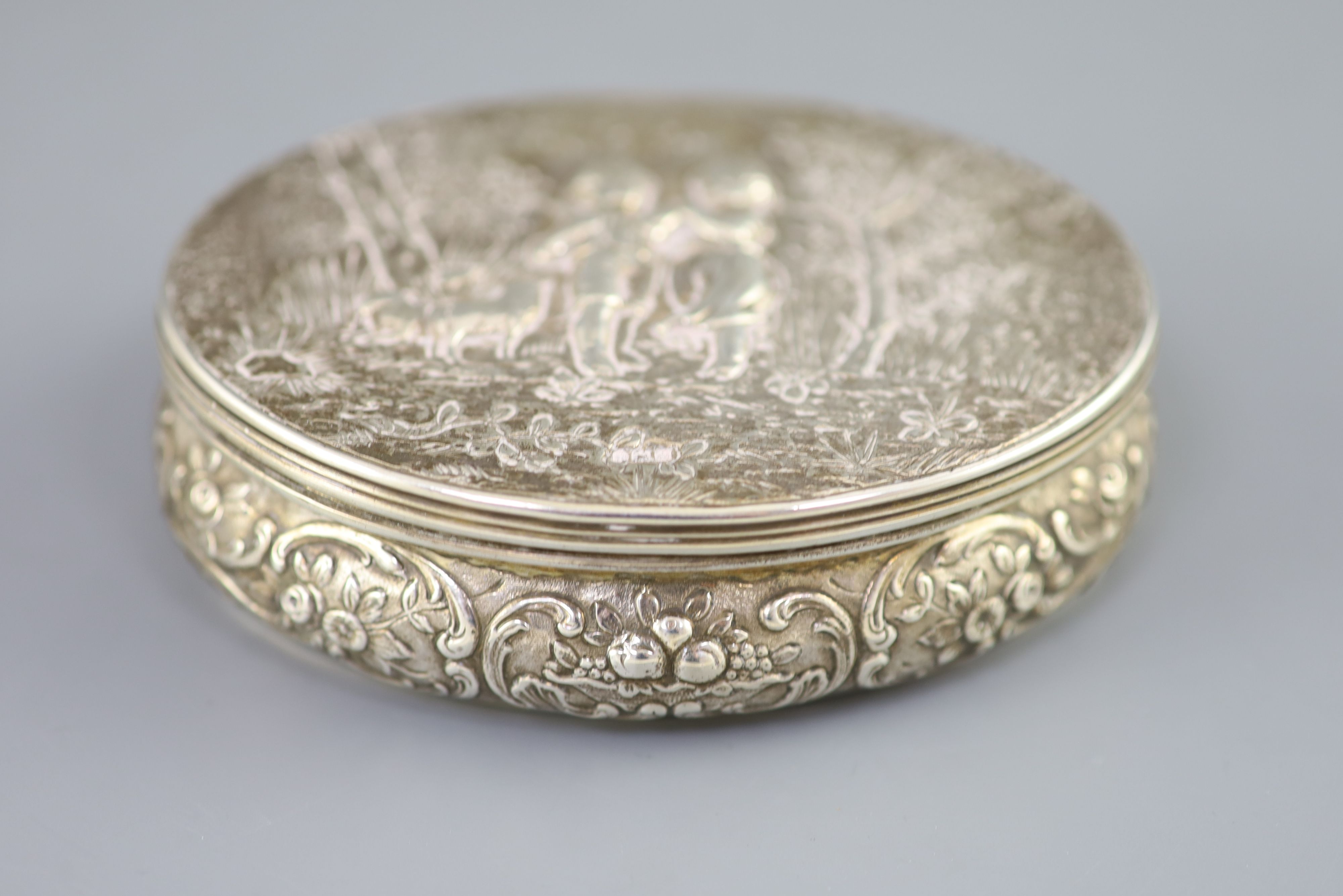 A late 18th/early 19th century French silver oval box, with hinged cover,